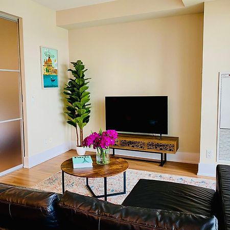 Central Toronto Suite - Free Parking, City Views, Near Cn Tower Buitenkant foto