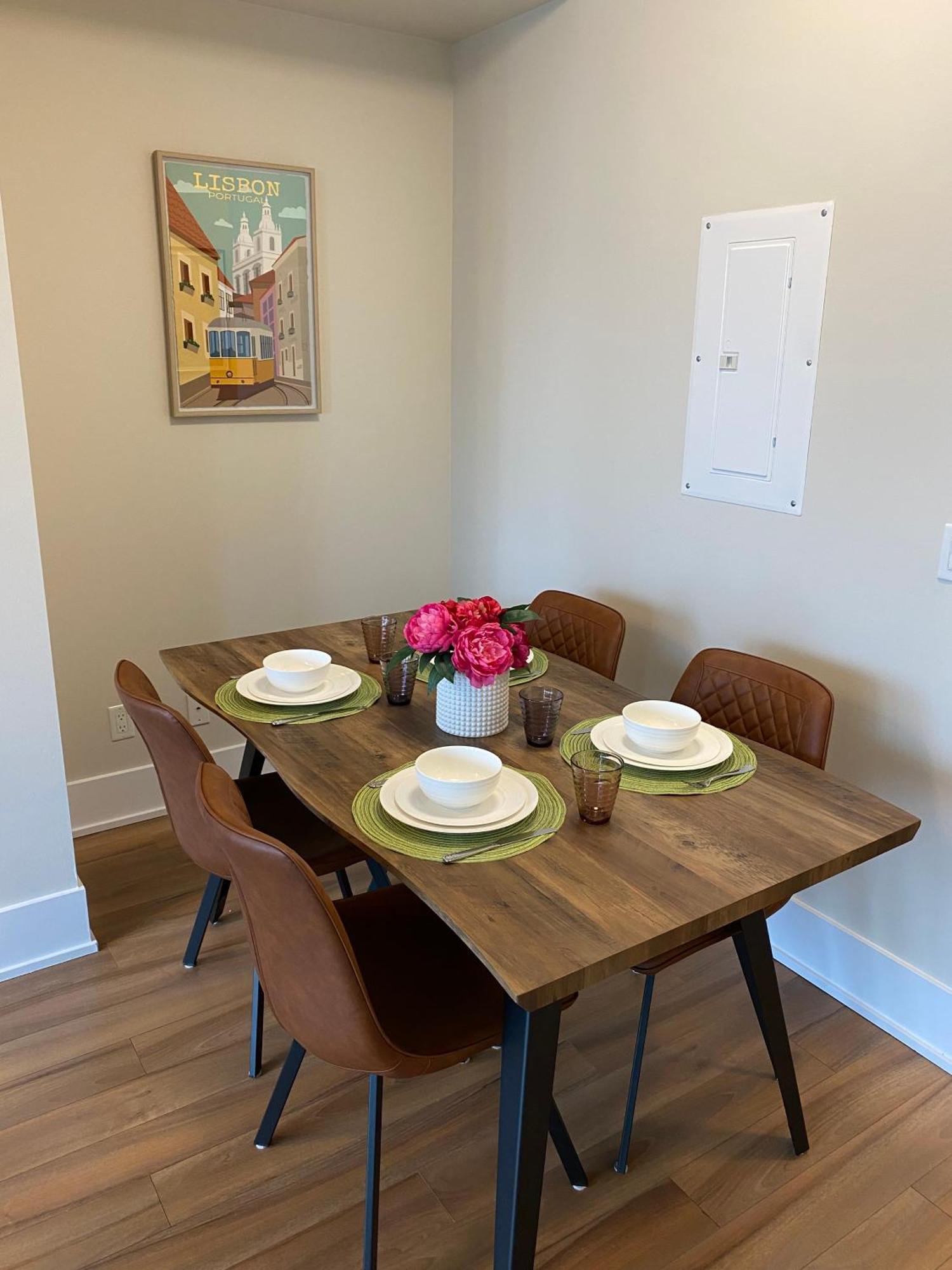 Central Toronto Suite - Free Parking, City Views, Near Cn Tower Buitenkant foto