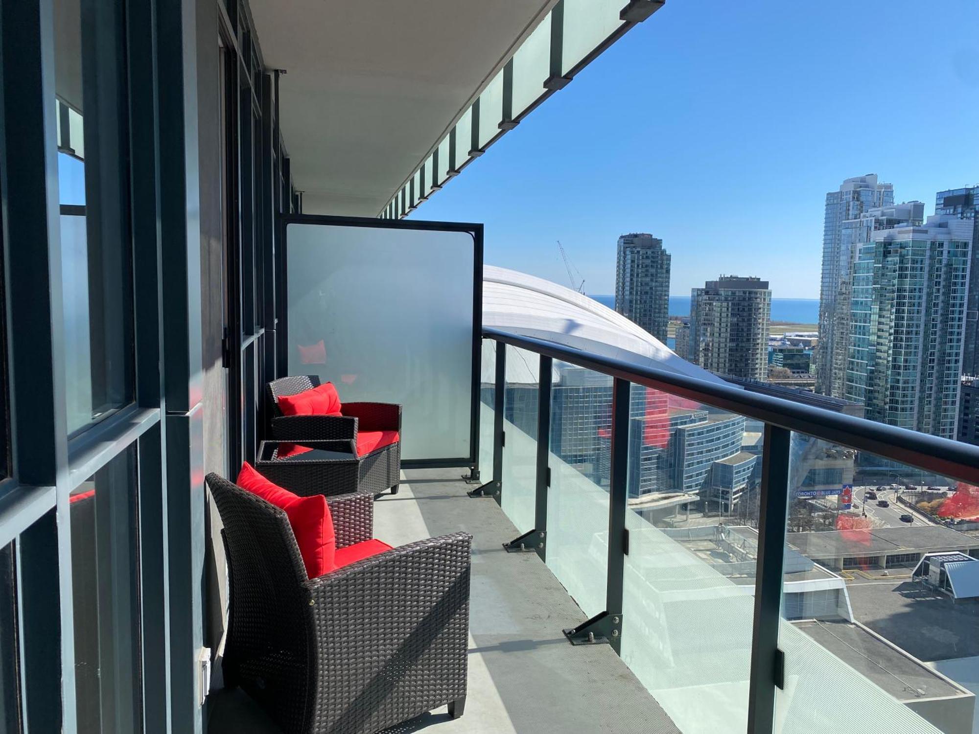 Central Toronto Suite - Free Parking, City Views, Near Cn Tower Buitenkant foto
