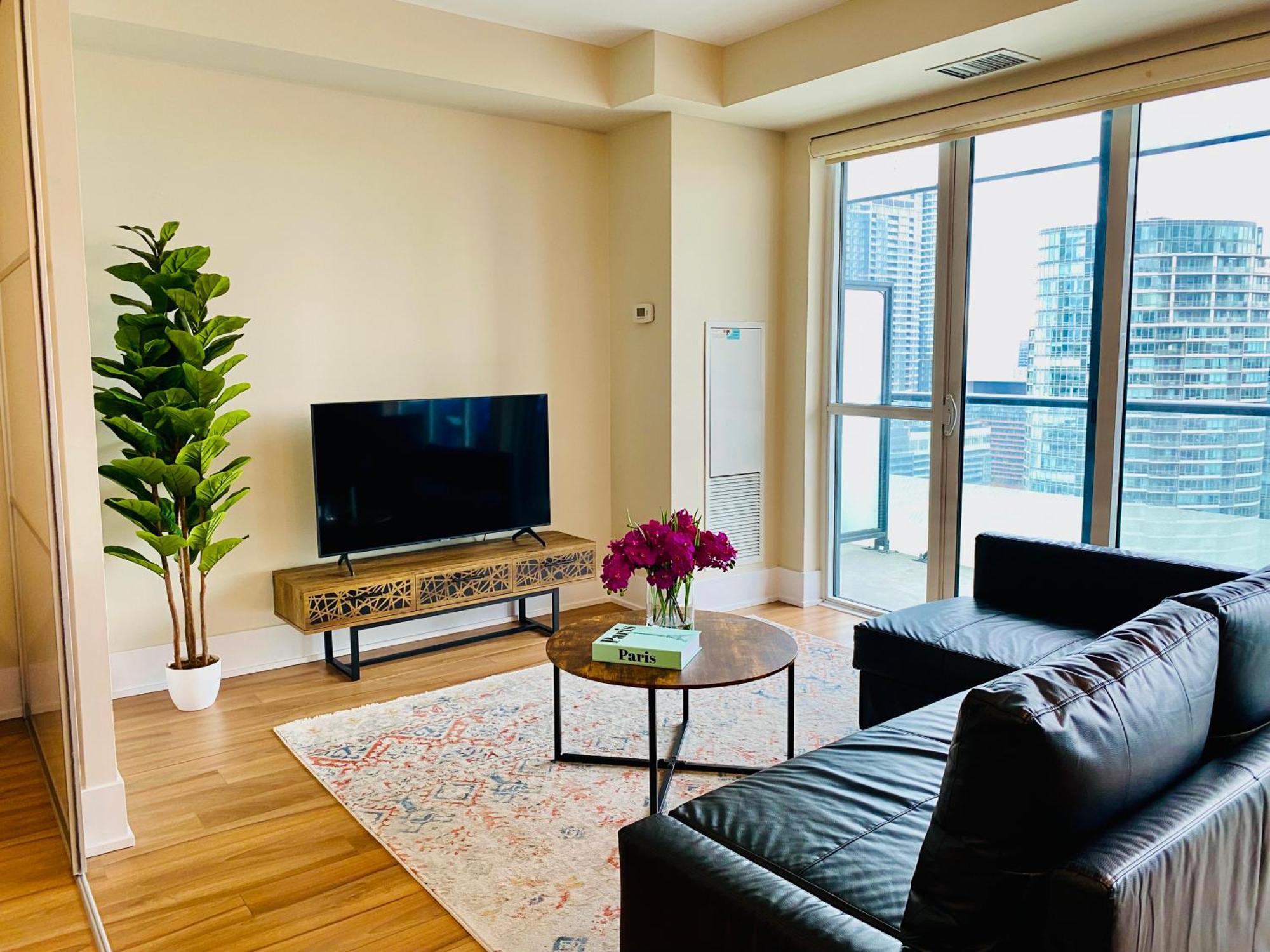 Central Toronto Suite - Free Parking, City Views, Near Cn Tower Buitenkant foto