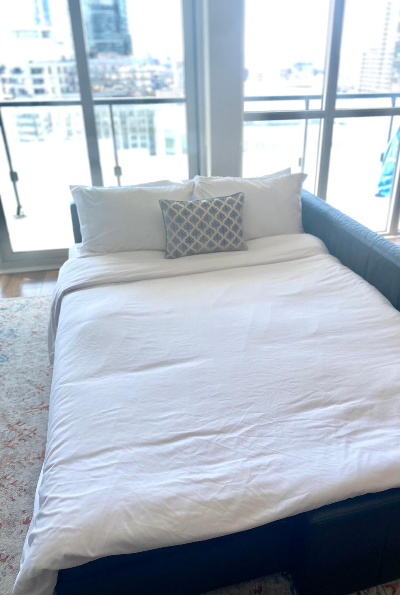 Central Toronto Suite - Free Parking, City Views, Near Cn Tower Buitenkant foto